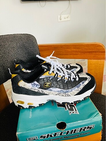 Skechers