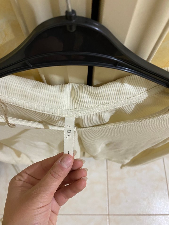 Beyaz V Yaka Uzun Kollu Keten Bluz - Görsel 4