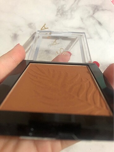 Beden Wet N Wild Bronzer