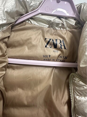 9 Yaş Beden Zara gold mont