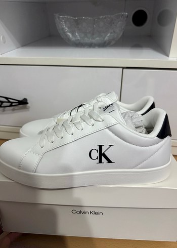Calvin Klein 42