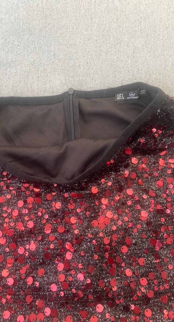 Kırmızı Parlak pullu Mini Etek - Görsel 2