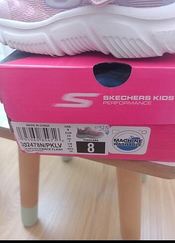24 Beden Skechers çocuk spor ayakkabı