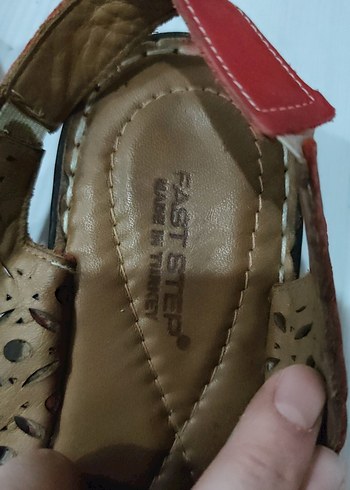 Kırmızı Tokalı Dolgu Topuklu Kadın Sandalet - Görsel 2