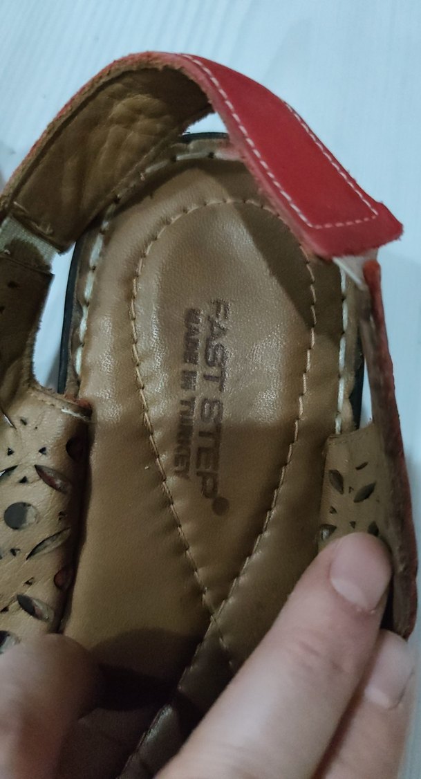 Kırmızı Tokalı Dolgu Topuklu Kadın Sandalet - Görsel 2