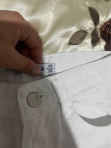 28 Beden beyaz Renk Yeni beyaz yırtık pantolon
