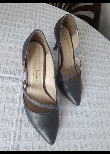 40 Beden Gri stiletto