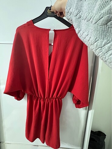 xs Beden Zara kırmızı tulum ??