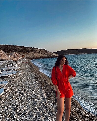 Zara kırmızı tulum ??