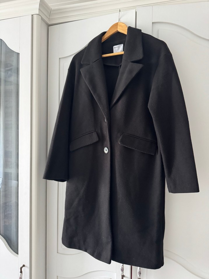 Siyah kaşe kaban mont - Görsel 2