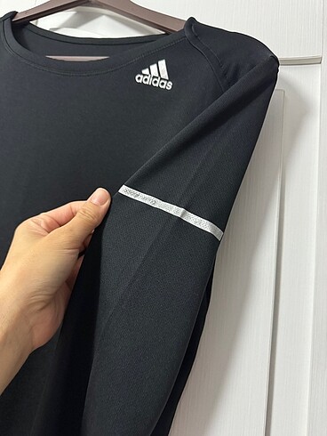 xs Beden siyah Renk Adidas tişört badi