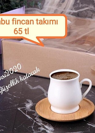 Fincan takımı ve kahve yanı. Bardak