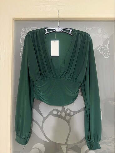 Zara Zara model crop bluz