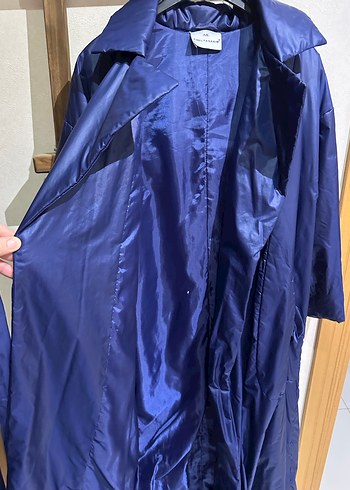 Kadın Lacivert Uzun Parlak Yağmurluk - Görsel 4