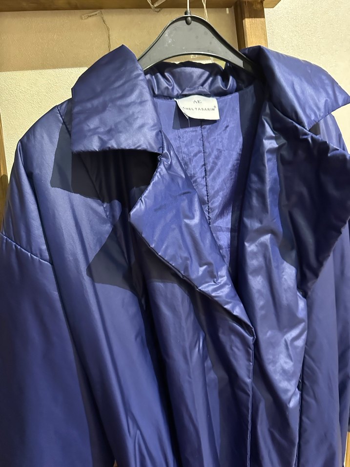 Kadın Lacivert Uzun Parlak Yağmurluk - Görsel 5