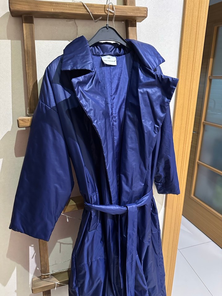 Kadın Lacivert Uzun Parlak Yağmurluk - Görsel 2