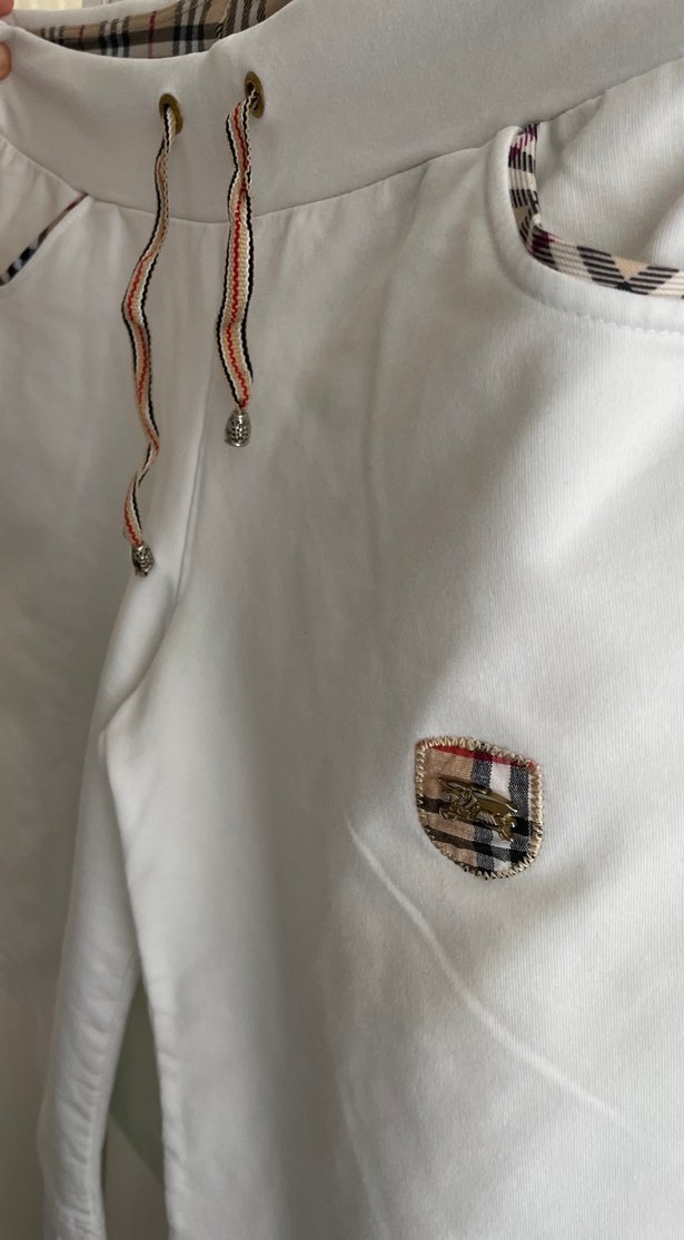 Burberry Beyaz Bel Bantlı Şortu - Görsel 3