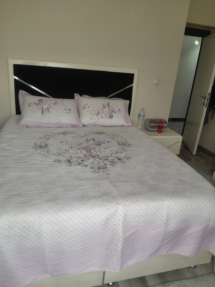 Nakışlı Beyaz ve Pastel Yatak Örtüsü - Görsel 3