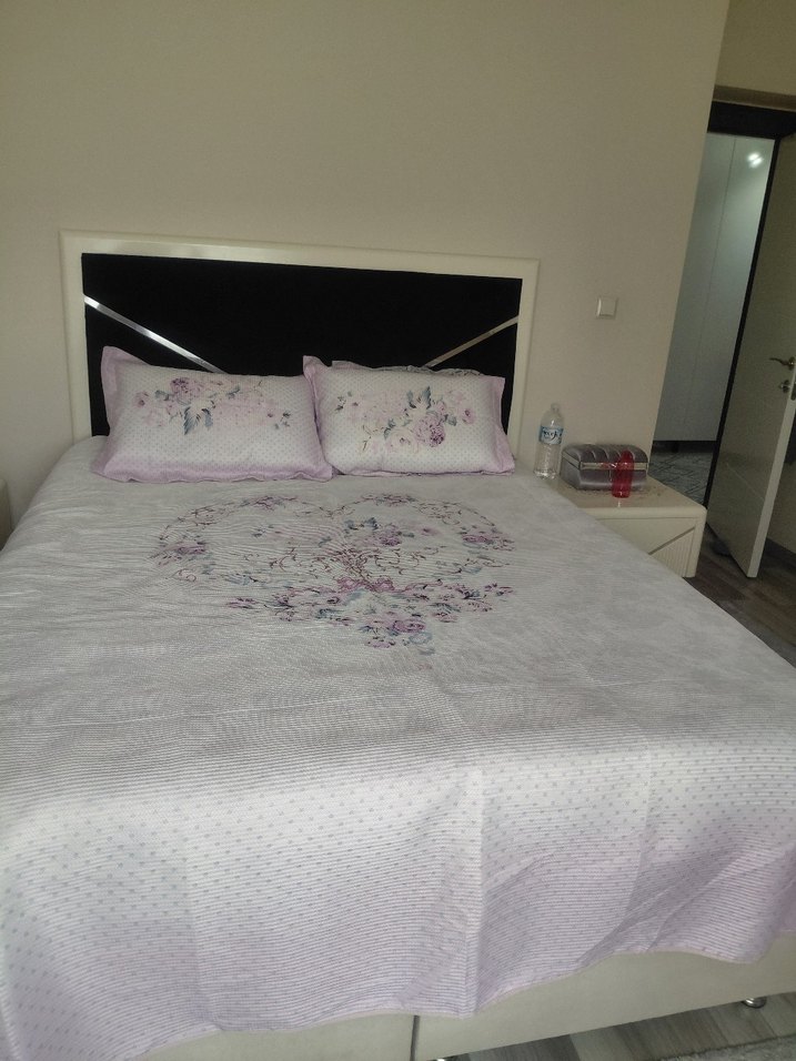 Nakışlı Beyaz ve Pastel Yatak Örtüsü - Görsel 2