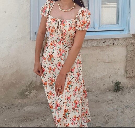 Yazlık çiçekli elbise