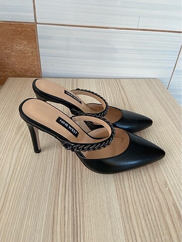 Nine West Nine west