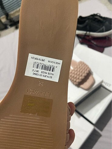 Nine West Nine west