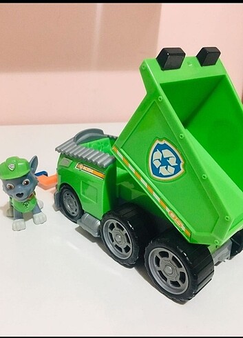 Paw patrol rocky figürü ve delüx aracı