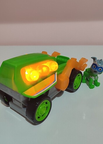 Paw Patrol Paw patrol rocky figürü ve mighty pups aracı