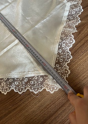 İşlemeli Beyaz Parlak Masa Örtüsü - Görsel 6