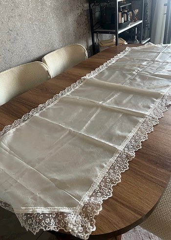 İşlemeli Beyaz Parlak Masa Örtüsü - Görsel 8