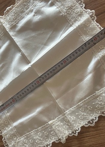 İşlemeli Beyaz Parlak Masa Örtüsü - Görsel 5