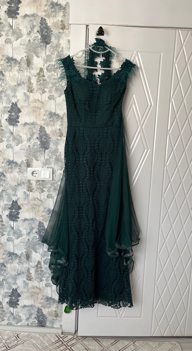 Dantel Detaylı Koyu Yeşil Uzun Abiye Elbise - Görsel 2