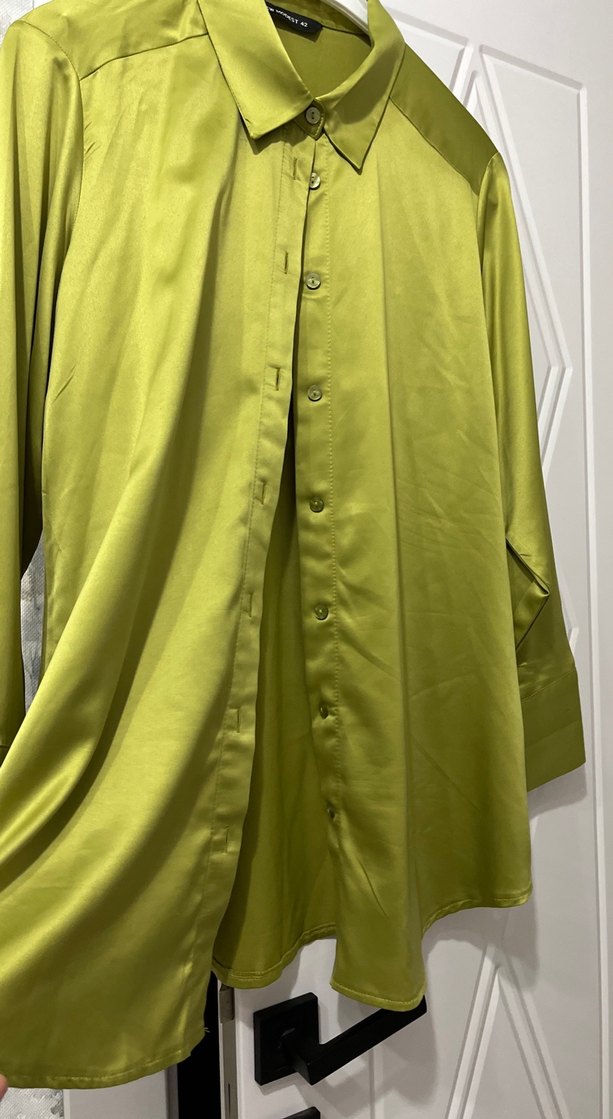 Düğmeli Yeşil Saten Kadın Gömlek - Görsel 2