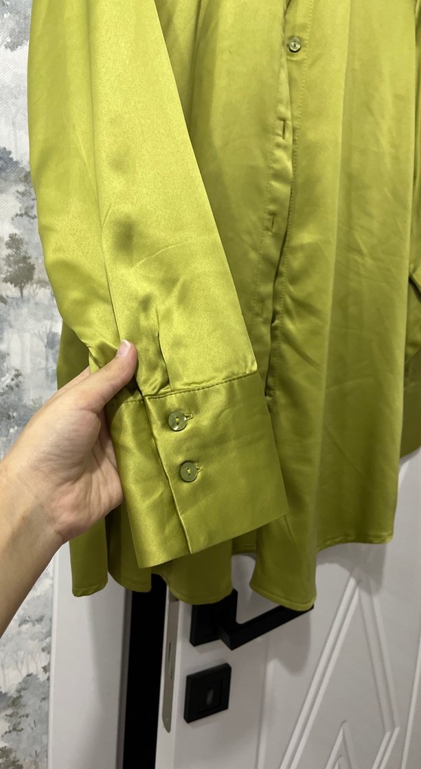 Düğmeli Yeşil Saten Kadın Gömlek - Görsel 4