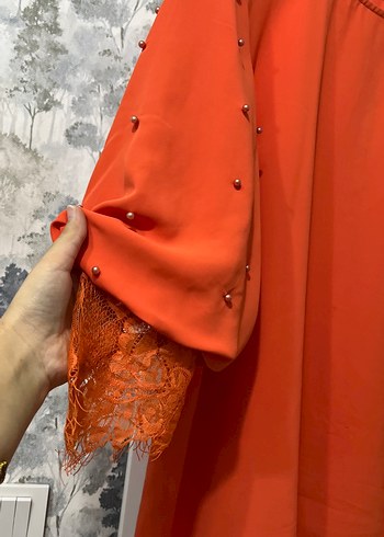 Kırmızı Düğmeli Kısa Kollu Kadın Bluz - Görsel 3