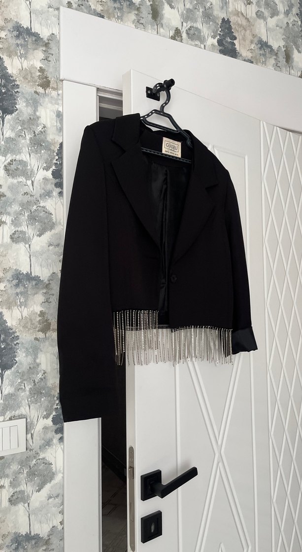 Püsküllü Siyah Kısa Kadın Blazer - Görsel 4