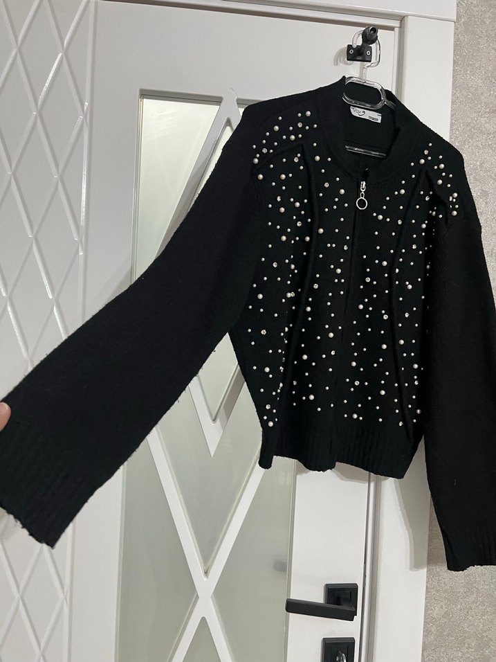 Pul İşlemeli Siyah Kısa Triko Kazak Hırka - Görsel 3