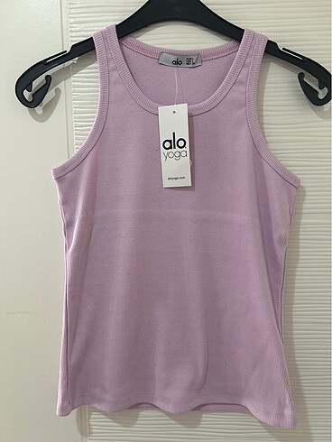 Alo yoga halter yaka atlet