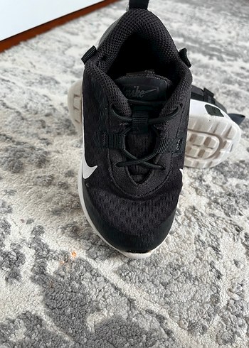 Siyah nike spor ayakkabısı - Görsel 2