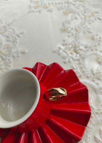 Kırmızı ve Siyah Fırfırlı Seramik Fincan Seti - Görsel 4