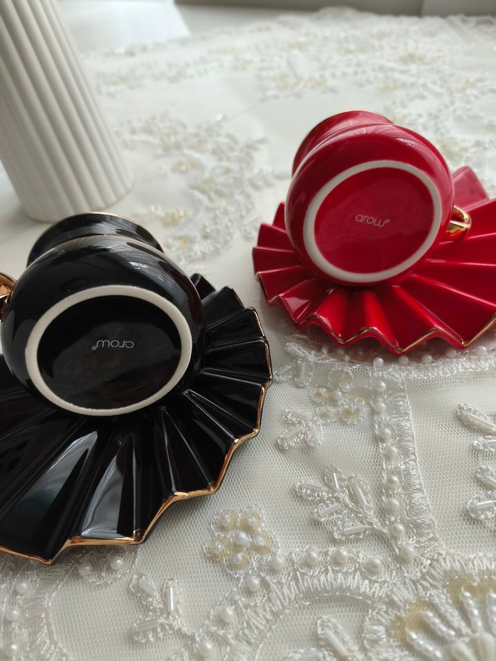 Kırmızı ve Siyah Fırfırlı Seramik Fincan Seti - Görsel 3