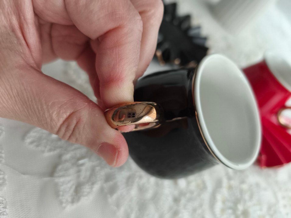 Kırmızı ve Siyah Fırfırlı Seramik Fincan Seti - Görsel 5