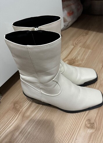 39 Beden beyaz Renk STRADIVARIUS BOT