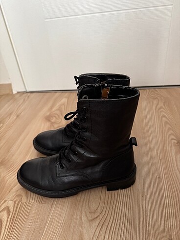 39 Beden siyah Renk ZARA BOT
