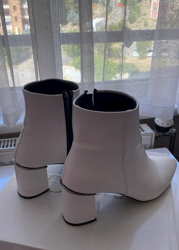 39 Beden Beyaz Deri Stiletto Topuklu Kadın Bot