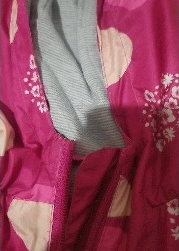 Pembe Kapüşonlu Kız Çocuk Renkli Baskılı Mont - Görsel 4