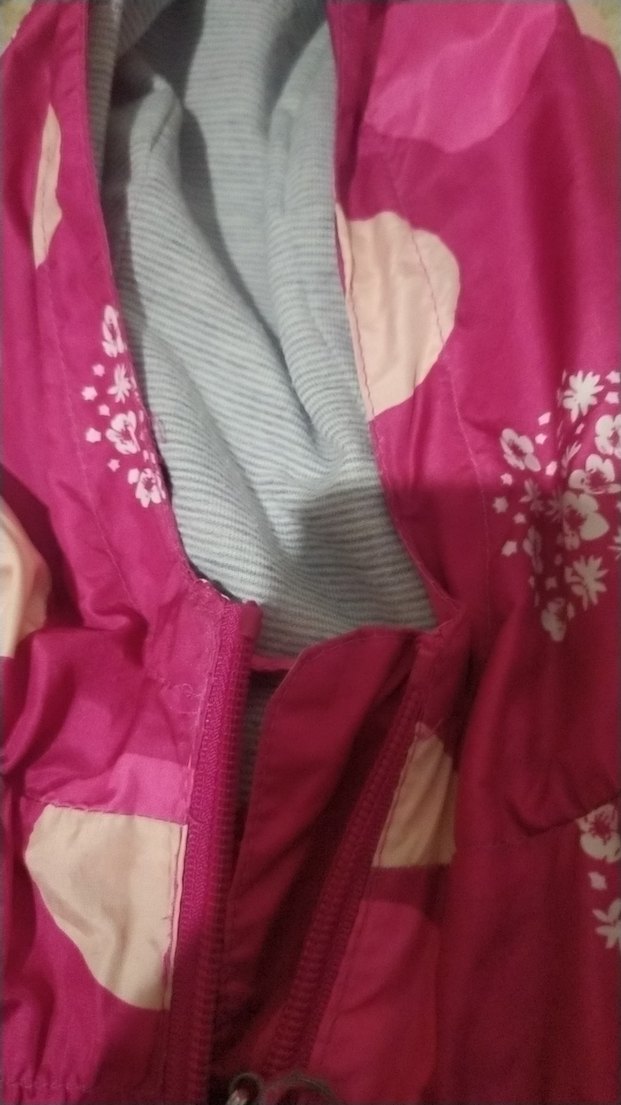 Pembe Kapüşonlu Kız Çocuk Renkli Baskılı Mont - Görsel 4