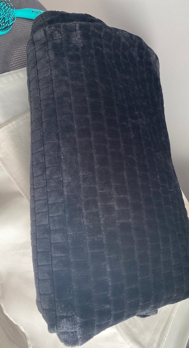 Siyah puffy battaniye - Görsel 3
