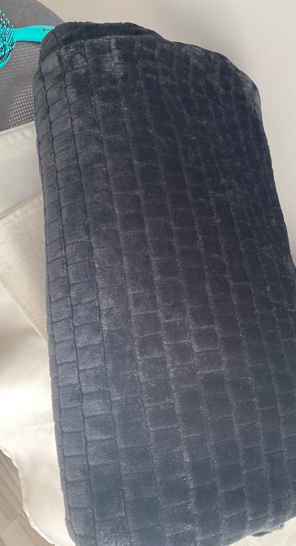 Siyah puffy battaniye - Görsel 5