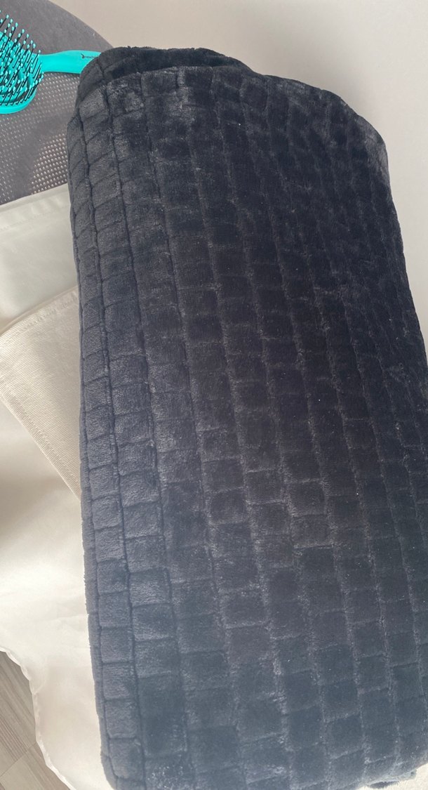 Siyah puffy battaniye - Görsel 4